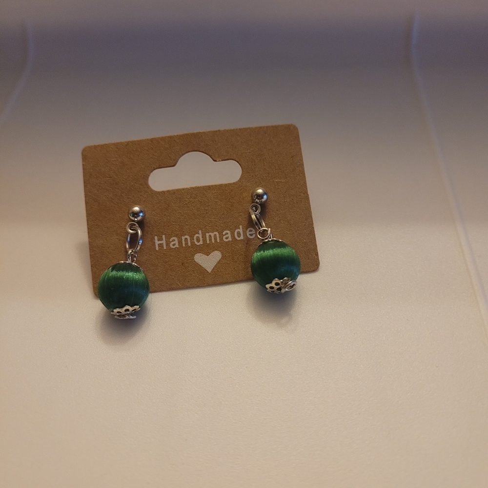Handcrafted By Nanaluvsthrifting Festive Holiday VTG BeadGreen Handmade Earrings